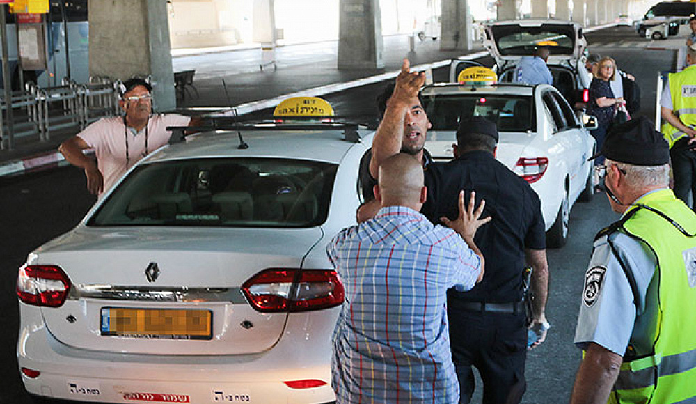 Израильская полиция провела операцию по борьбе с «пиратскими» такси в аэропорту «Бен-Гурион»