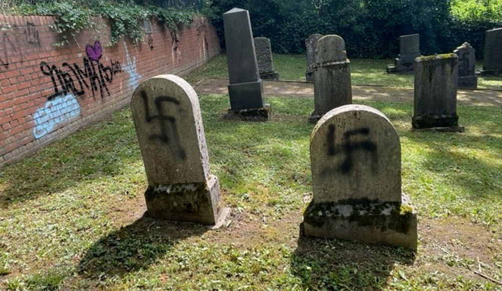 В Германии осквернено еврейское кладбище