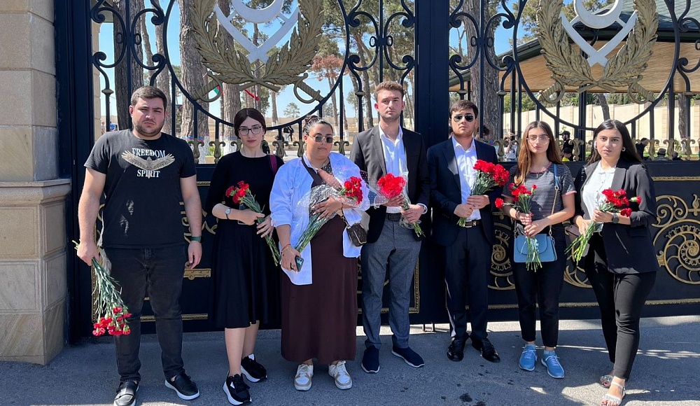 Еврейская молодежь Азербайджана посетила Аллею почетного захоронения