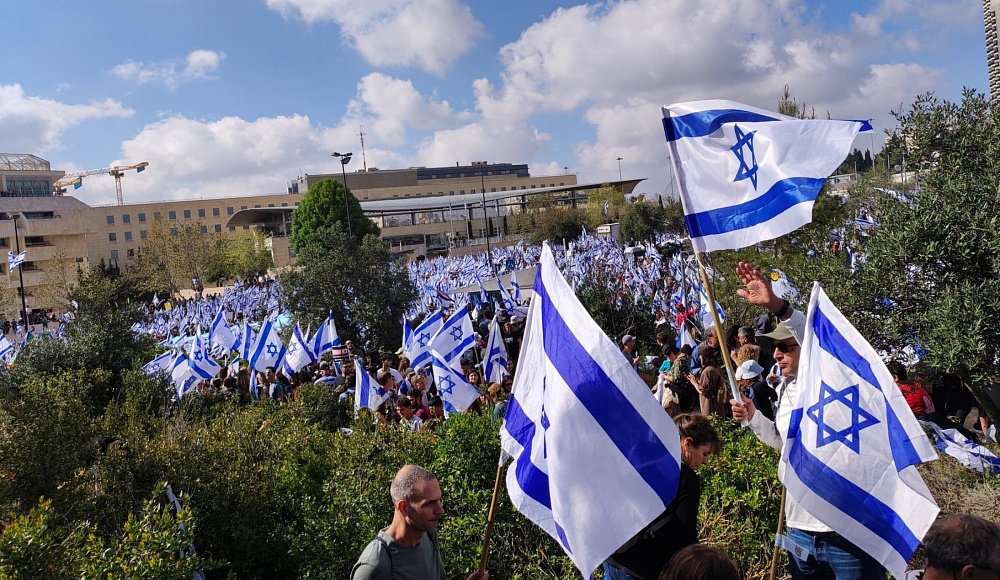 Около 100 тысяч противников реформы протестуют у здания Кнессета в Иерусалиме
