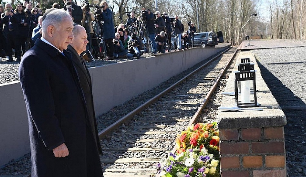Нетаньяху и Шольц посетили мемориал Холокоста «Платформа 17» в Берлине