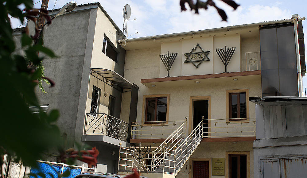 На синагогу в Ереване снова напали