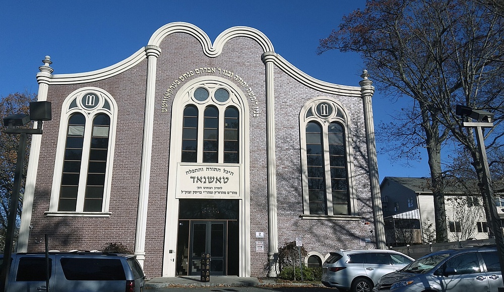 В штате Нью-Йорк задержан вандал, изрисовавший синагогу в Монси свастиками