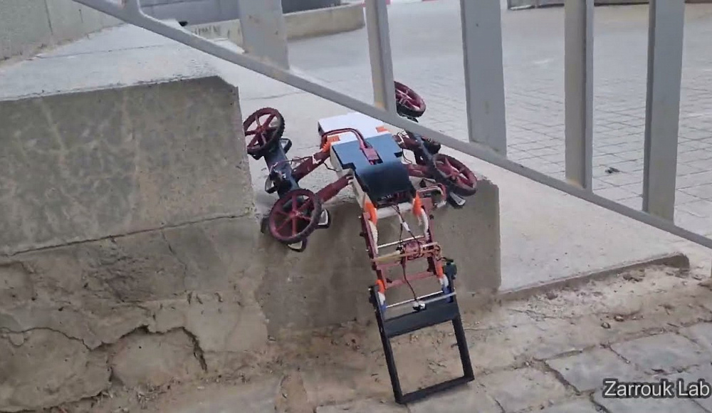 В Израиле разработали робота-трансформера, поднимающегося по ступенькам с помощью хвоста