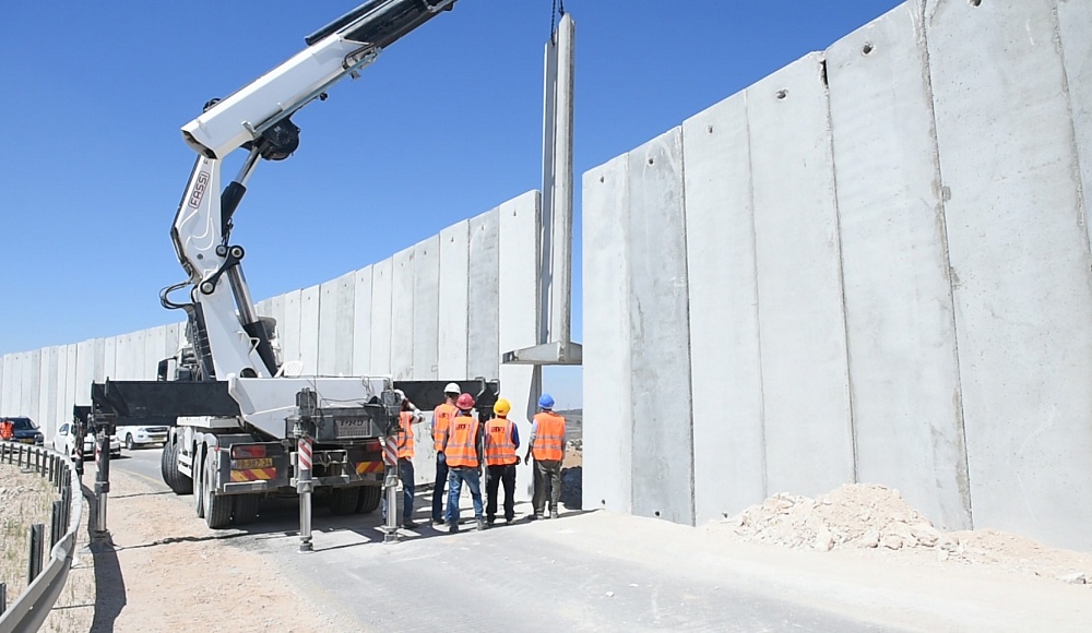 Израиль построит на Западном берегу 40 км бетонного забора высотой до 9 м