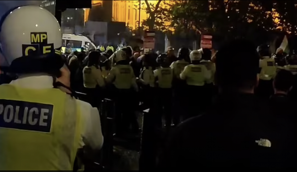 В столкновениях с пропалестинскими демонстрантами в Лондоне ранены трое полицейских