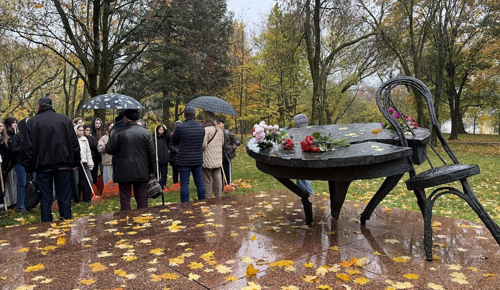 Место, которое помнит: у мемориала «Разбитый очаг» почтили память жертв Минского гетто