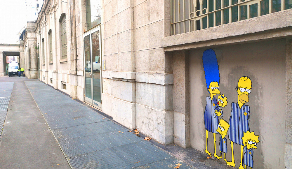 В Милане граффити памяти Холокоста с Симпсонами исписали антиизраильскими лозунгами