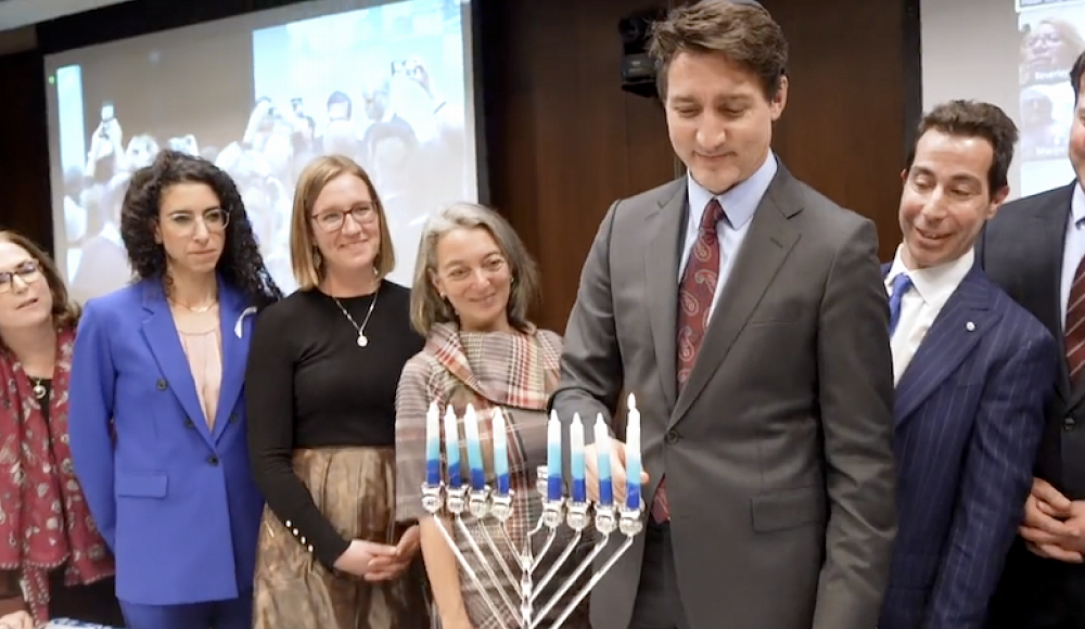 Премьер-министр Канады зажег ханукальные свечи накануне праздника на символической церемонии