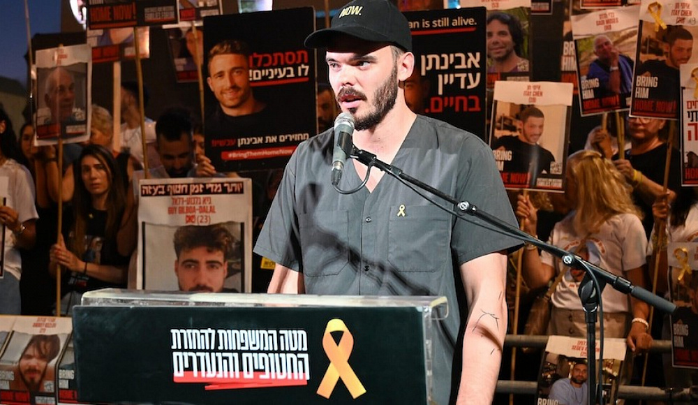 Освобожденный из плена Андрей Козлов призвал к сделке с ХАМАС на митинге в Тель-Авиве