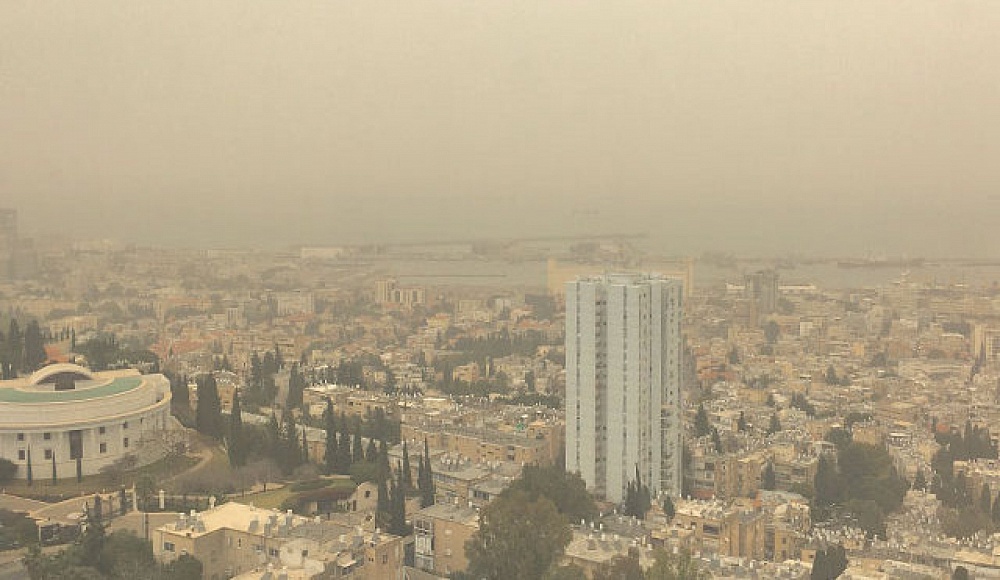 Минздрав Израиля предупреждает граждан о высокой концентрации пыли в воздухе