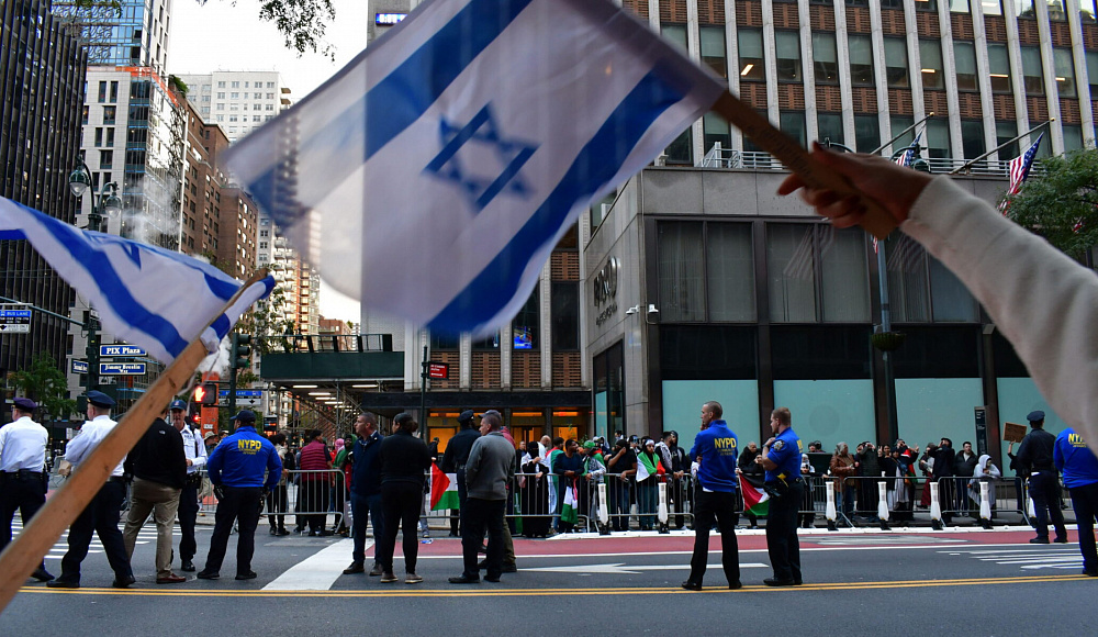 Произраильская и пропалестинская демонстрации столкнулись на Манхэттене