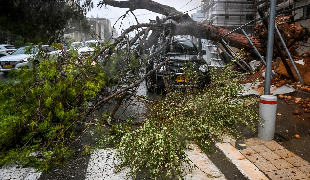 Израильтян предупредили о возможных перебоях с электричеством в связи со штормом «Барбара»