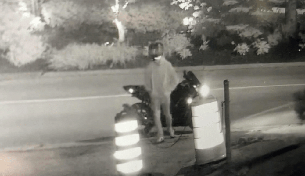 В Торонто мотоциклист побил камнями окна в двух синагогах за одну ночь