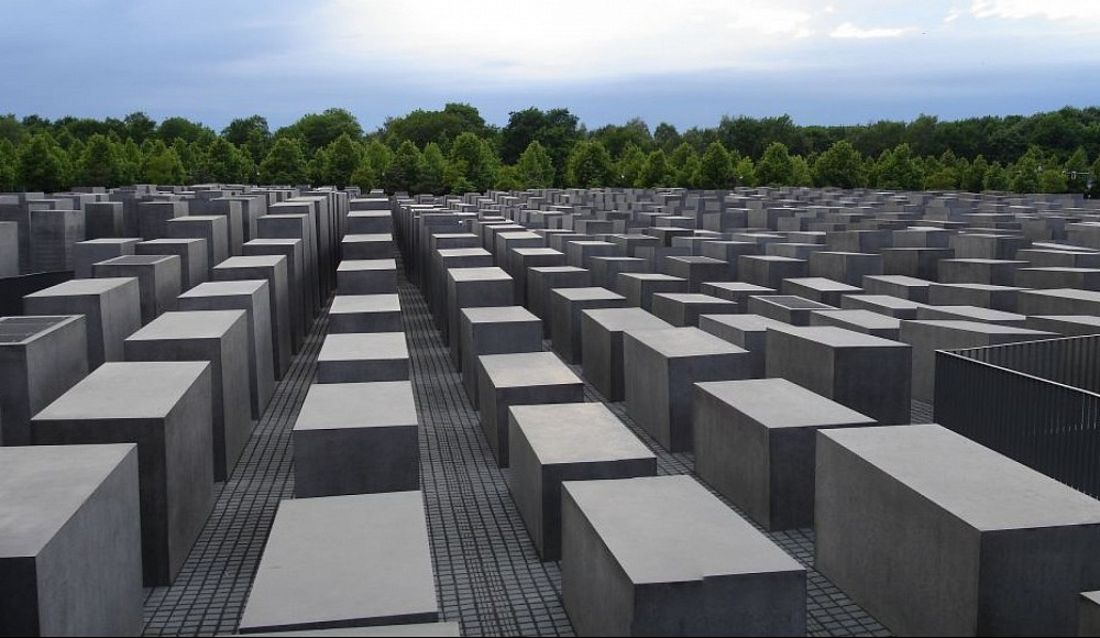 Министр экономики Израиля почтил память жертв Холокоста в Берлине