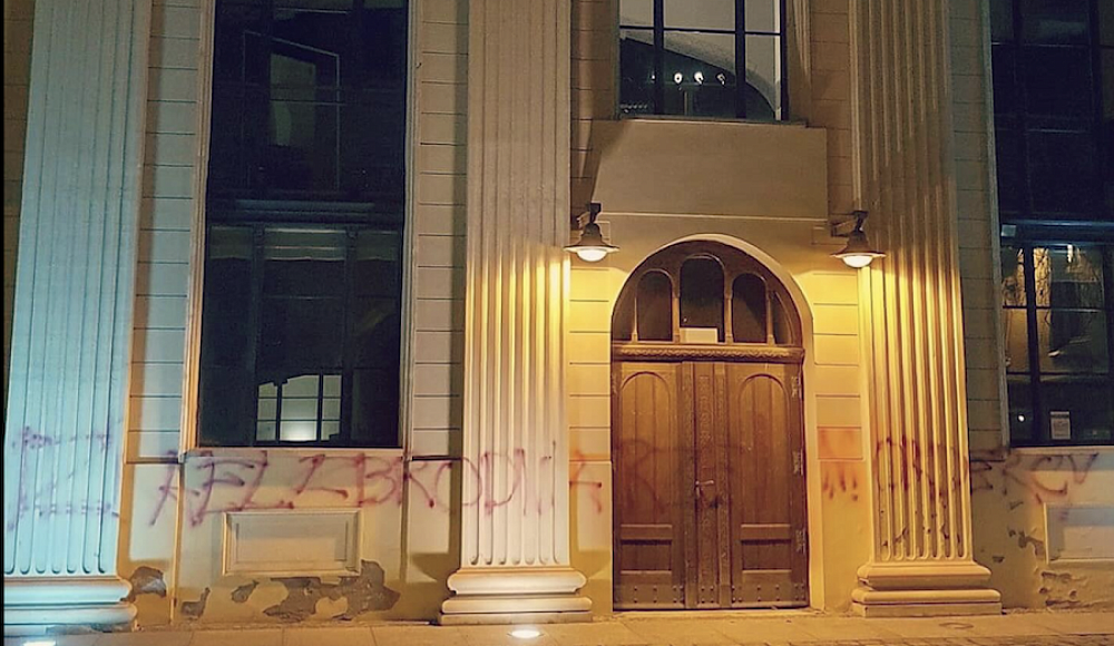 Историческую синагогу во Вроцлаве осквернили антиизраильскими граффити